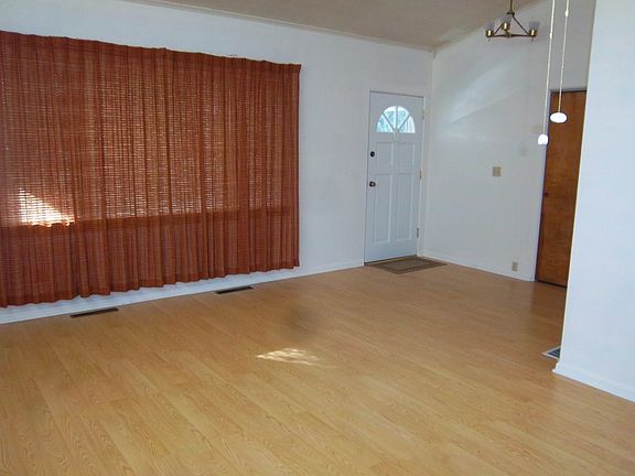2nd image of 319 Peacock Ln