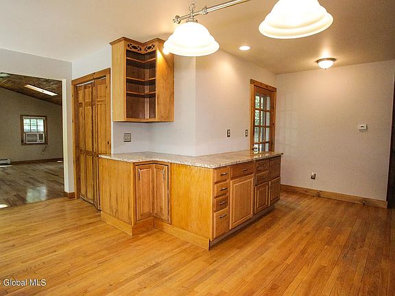3rd image of 561 Maple Ave