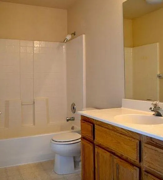 1627 Venice Cir — Photo 11