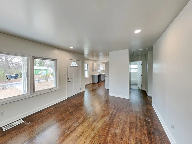 1958 Maywood Pl NW — Photo 4