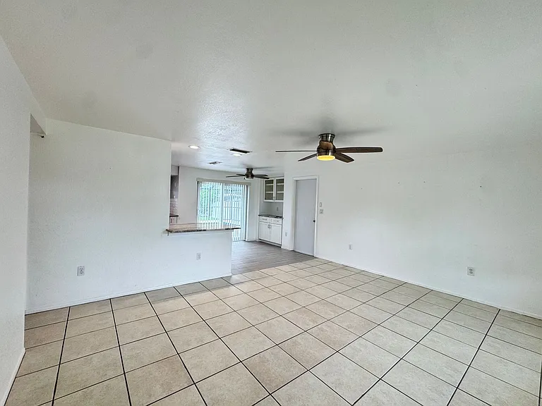 3410 Bay St — Photo 5