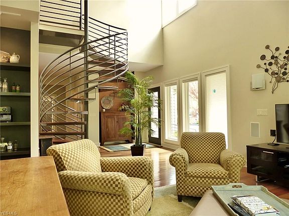 5th image of 7634 Kenneth Dr