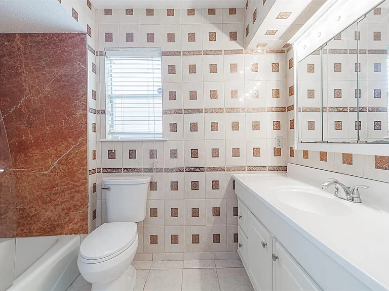 13911 Locke Ln — Photo 9