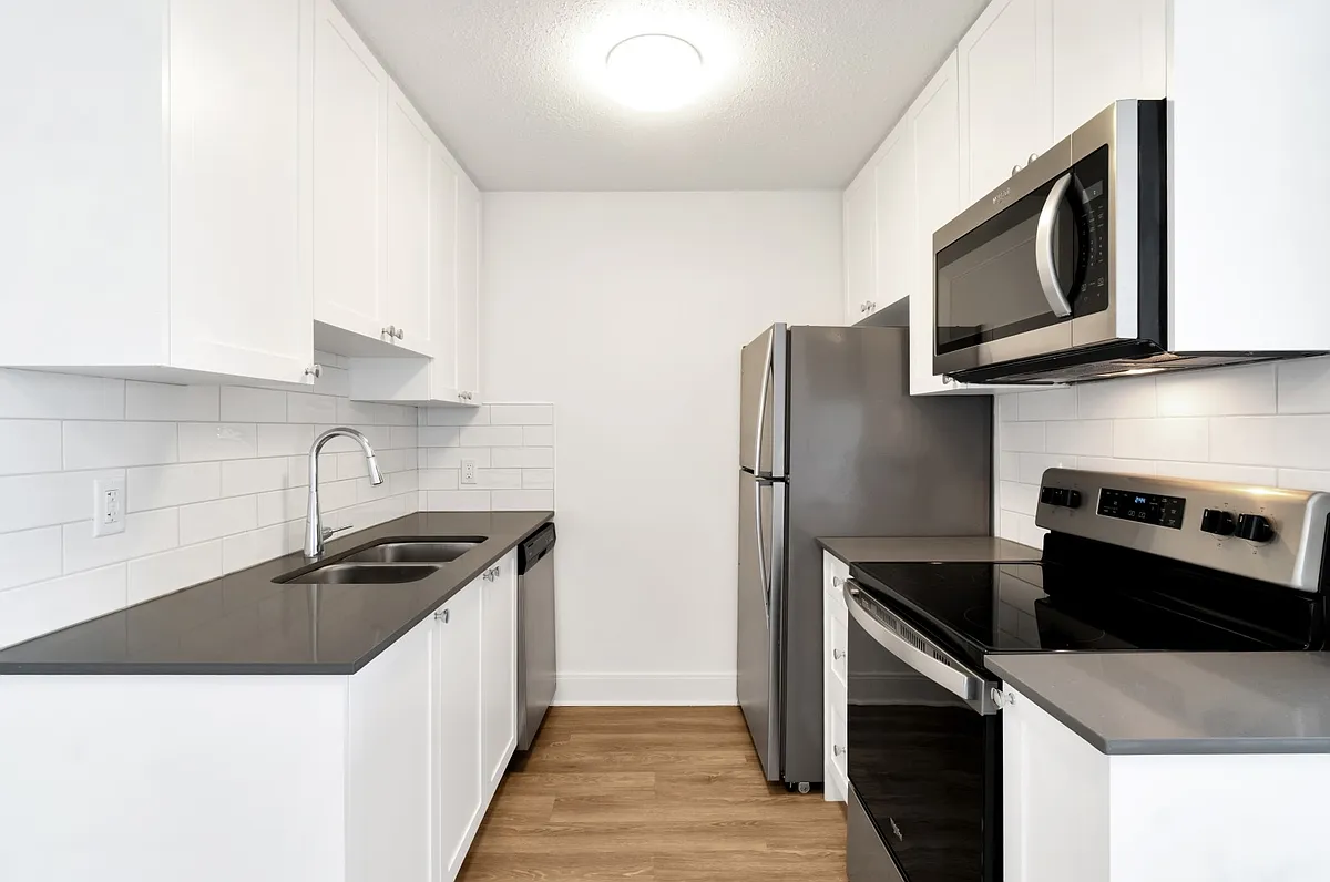 Macaulay Manor Apartments — Photo 2