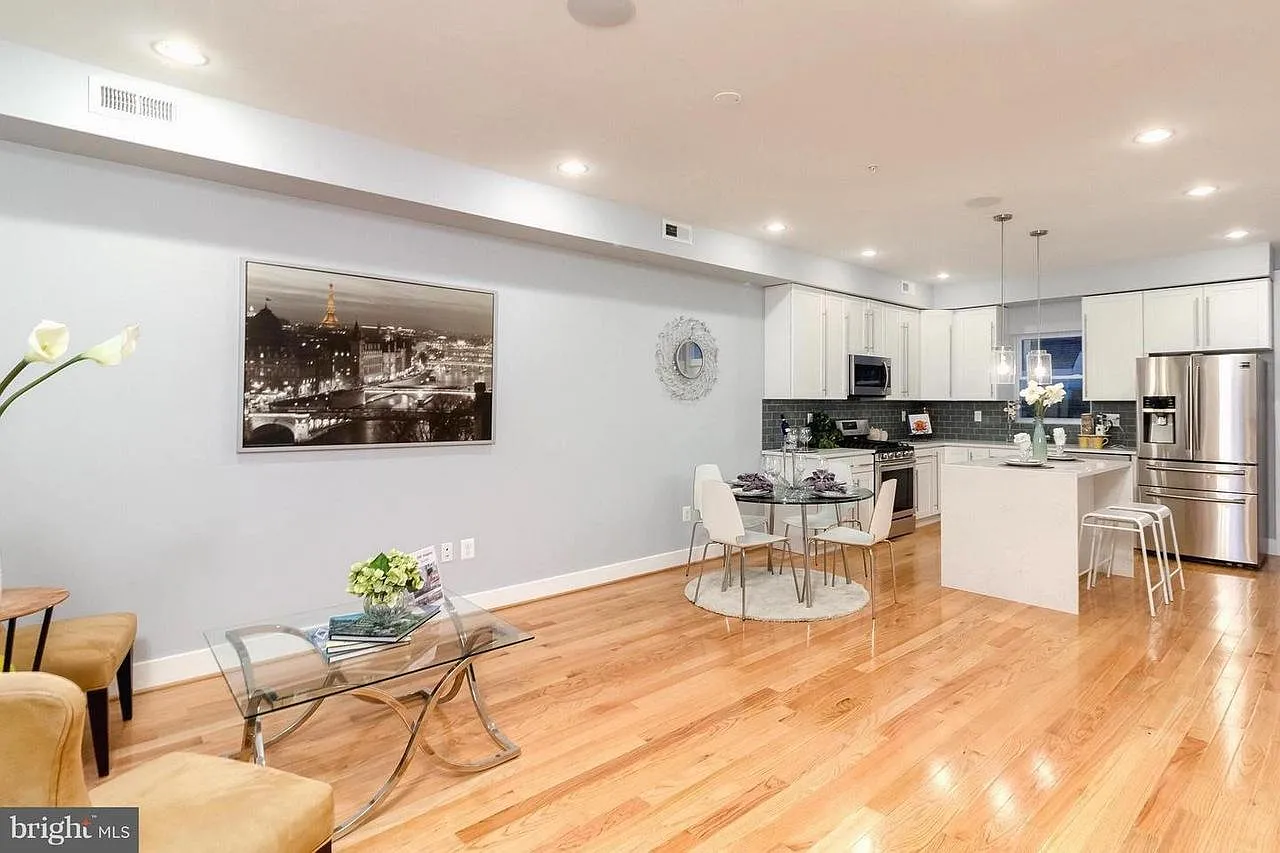 225 Bryant St NE — Photo 2