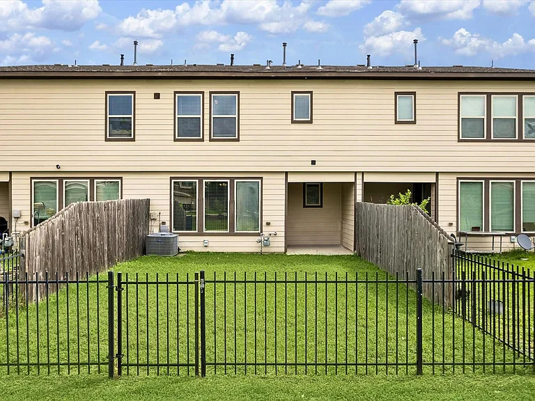 3404 Orchard Bridge Ln — Photo 17