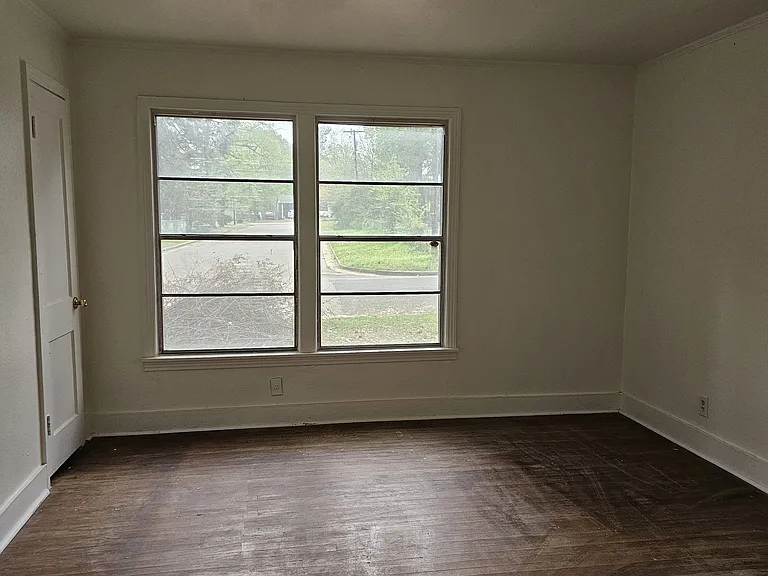 1221 Bluebird Dr — Photo 2