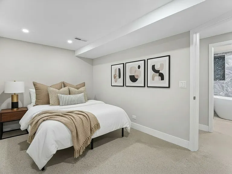 2850 W Henderson St #1 — Photo 3