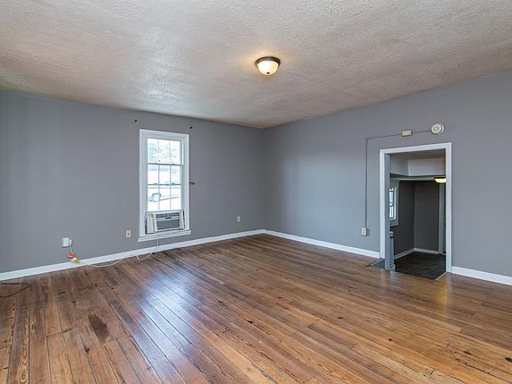 4th image of 236 N 2nd St APT 2