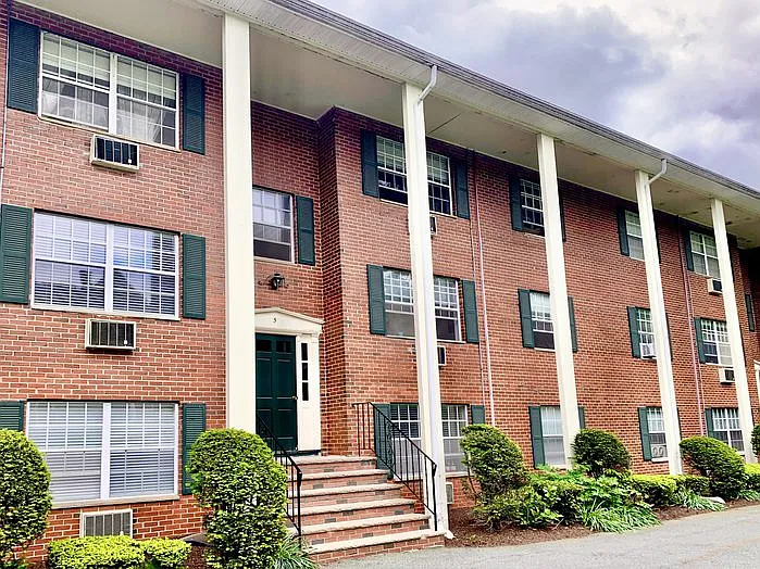3 Viking Ct #25