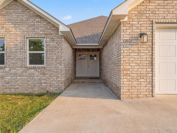 3rd image of 403 Elizabeth Ln