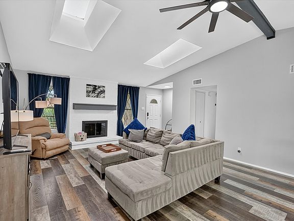 3rd image of 2806 Holy Cross Ln