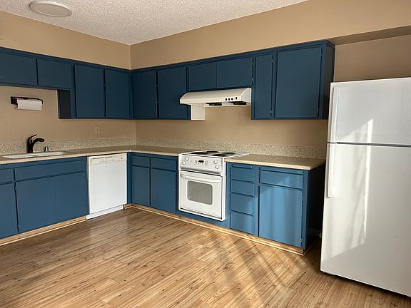 3rd image of 905 23rd St APT 4