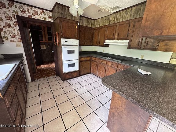 4th image of 508 Wire Rd E