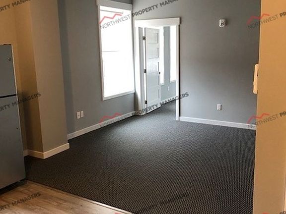 4th image of 108 E Maple St #303
