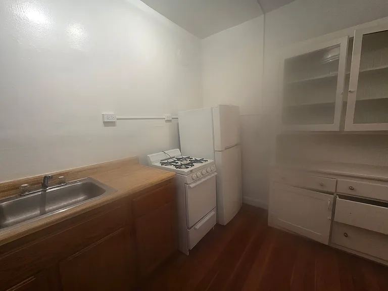 Kitchen showing cabinets/appliances