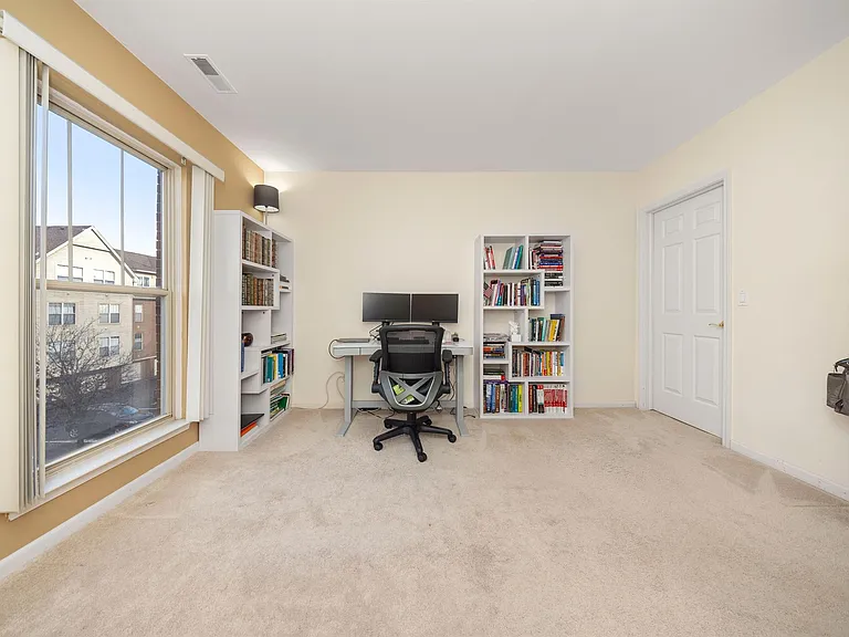 160 Tiffany Ln — Photo 23