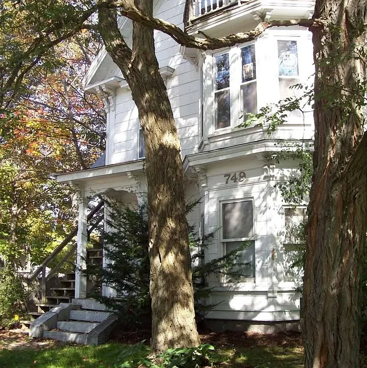 749 Union St #4