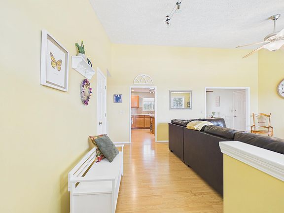 5th image of 113 Waterfront Cir