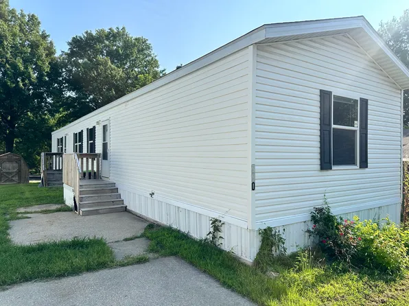 390 Oil Ln, Belton, MO 64012