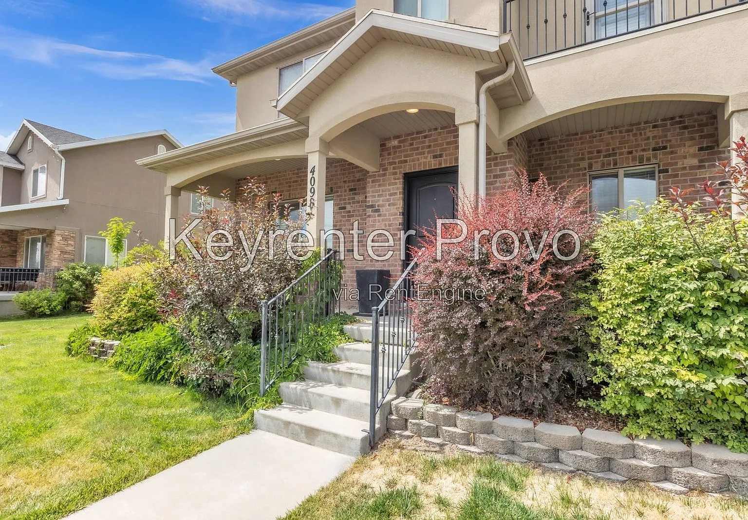 5 bed, 3.5 bath, 2562 sqft, $2,600 — Photo 1