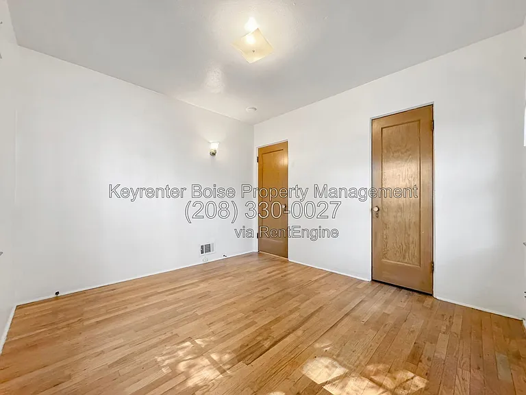 1203 N 8th St — Photo 12