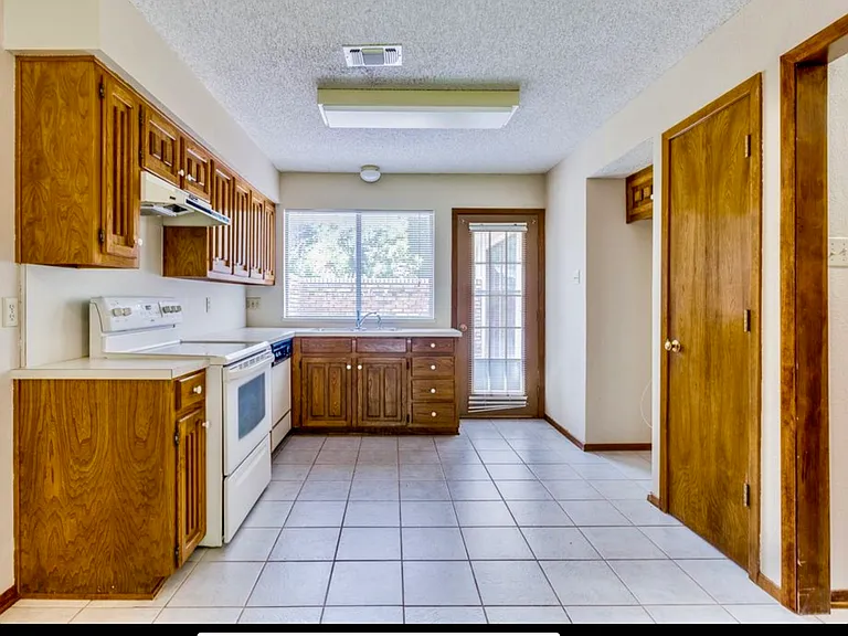 3209 N Marseille Ln — Photo 10
