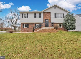 213 Fairway Dr, Reading, PA 19606