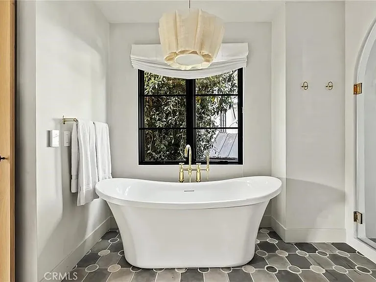 738 San Lorenzo St — Photo 33