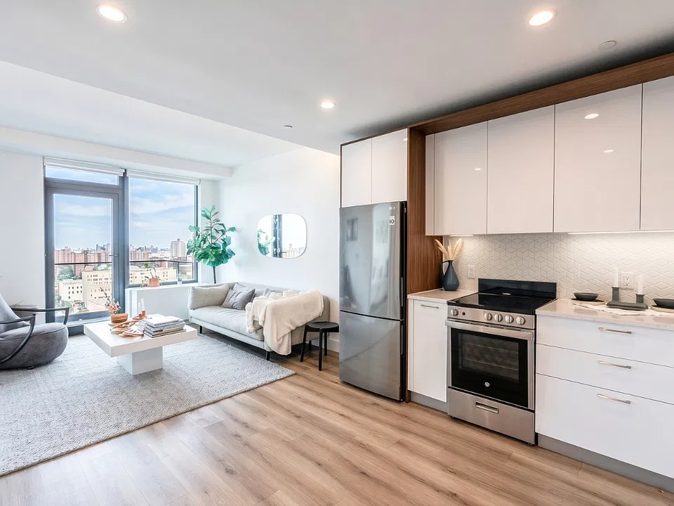 228 E 135th St #912