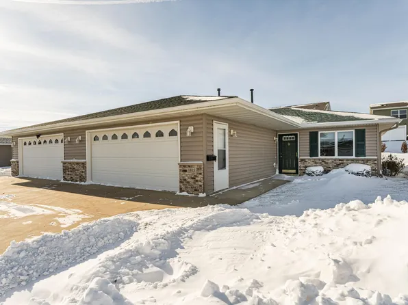 1815 Clubhouse Dr NE, Stewartville, MN 55976