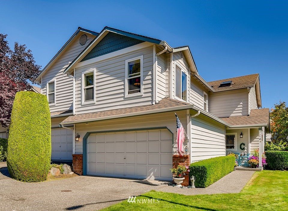 Front of spacious home