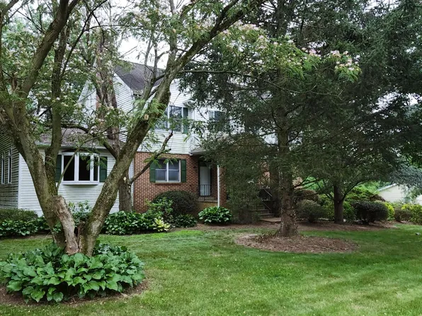 13 Parkside Dr, Hummelstown, PA 17036