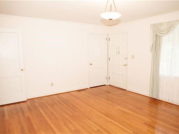 4th image of 1063 Mayfair St