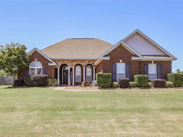 46 Jennifer Ln, Deatsville, AL 36022
