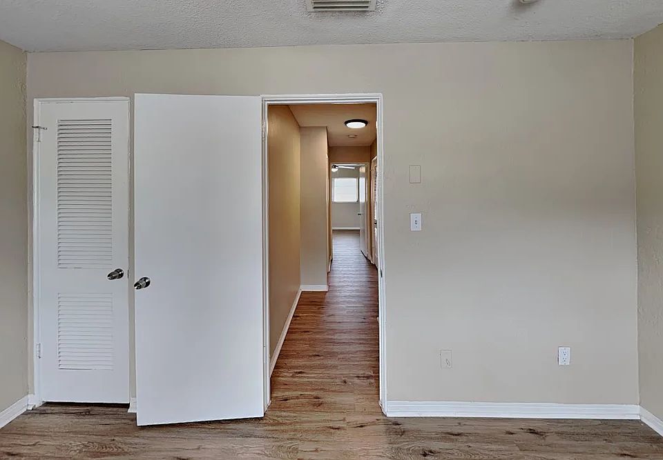 1st image of 14185 Hetrick Cir S