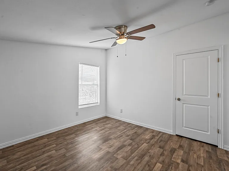708 W Day St — Photo 16