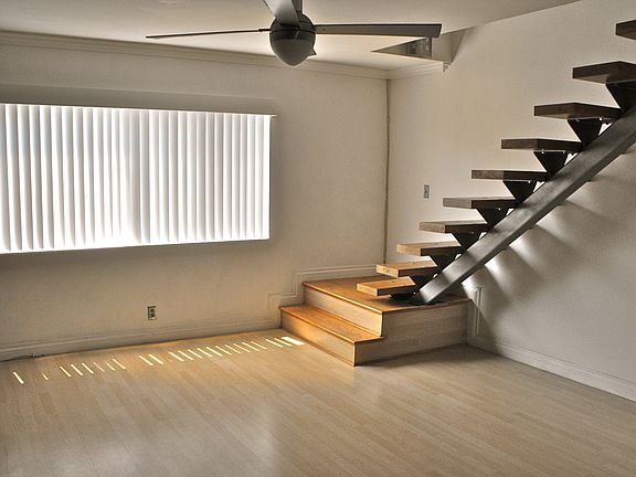 Open staircase to Bedroom
