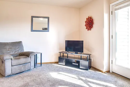 19 E King St #ID1308961P Photo 1