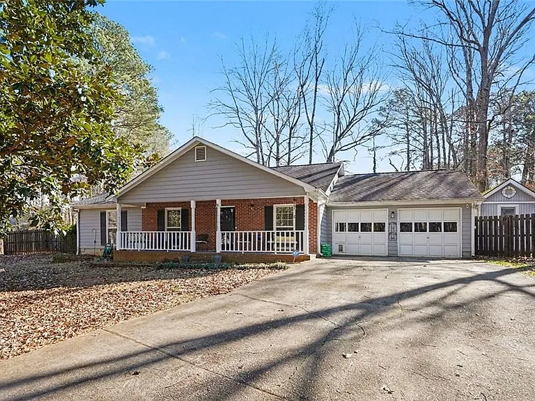 8671 Twin Oaks Dr — Photo 2