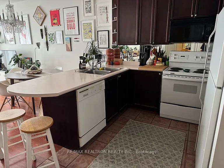 980 Yonge St #714 — Photo 9