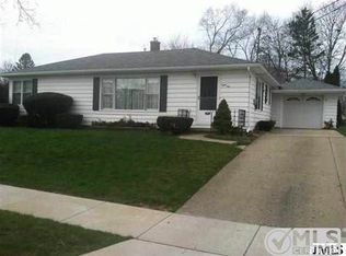 810 Loomis St, Jackson, MI 49202