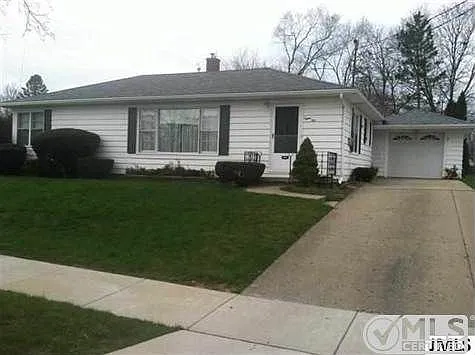 810 Loomis St photo 1