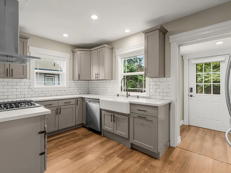 6017 SW Admiral Way — Photo 12