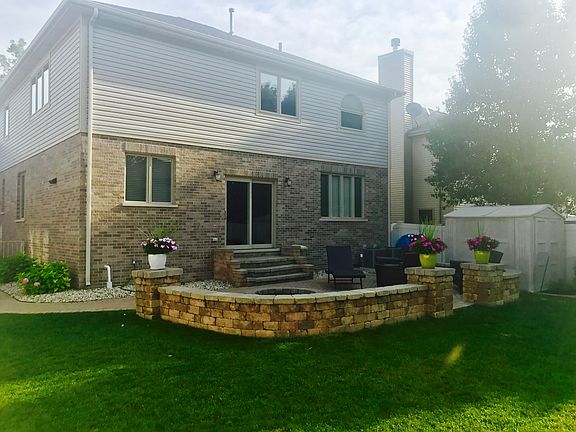 5th image of 324 Oak Meadows Dr
