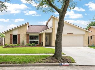 2931 Helmsley Dr, Pearland, TX 77584