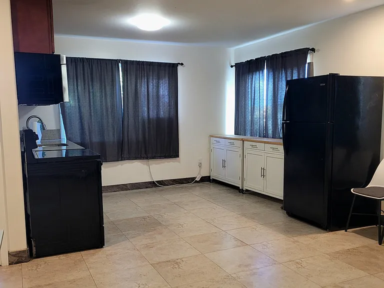 1555 Pahulu St E — Photo 9