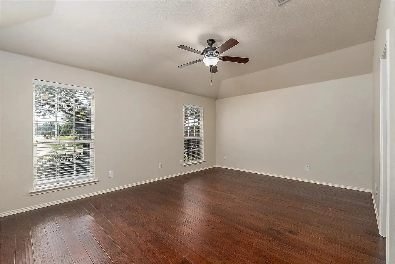 3992 Cherry Ridge Dr — Photo 4