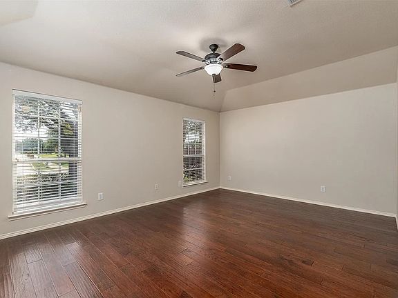 4th image of 3992 Cherry Ridge Dr