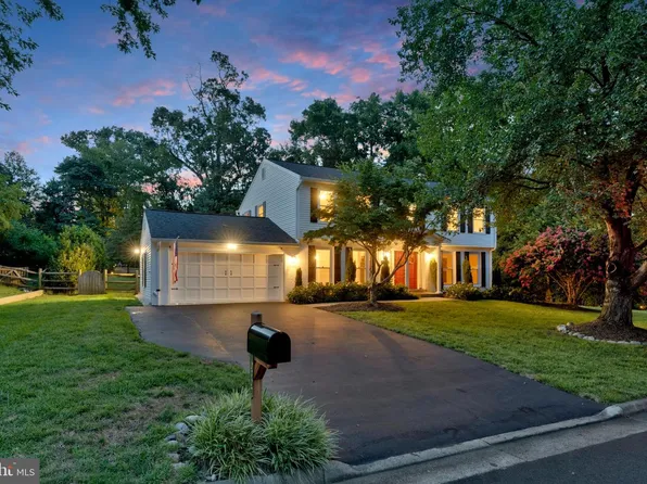 10302 Galpin Ct, Great Falls, VA 22066